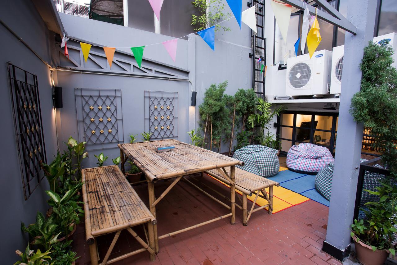 Puck Hostel Bangkok Exterior foto