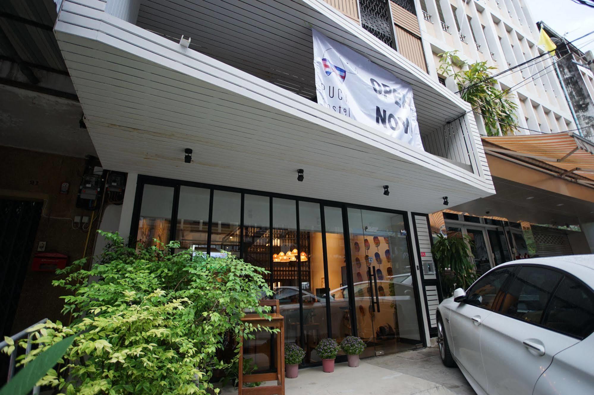 Puck Hostel Bangkok Exterior foto