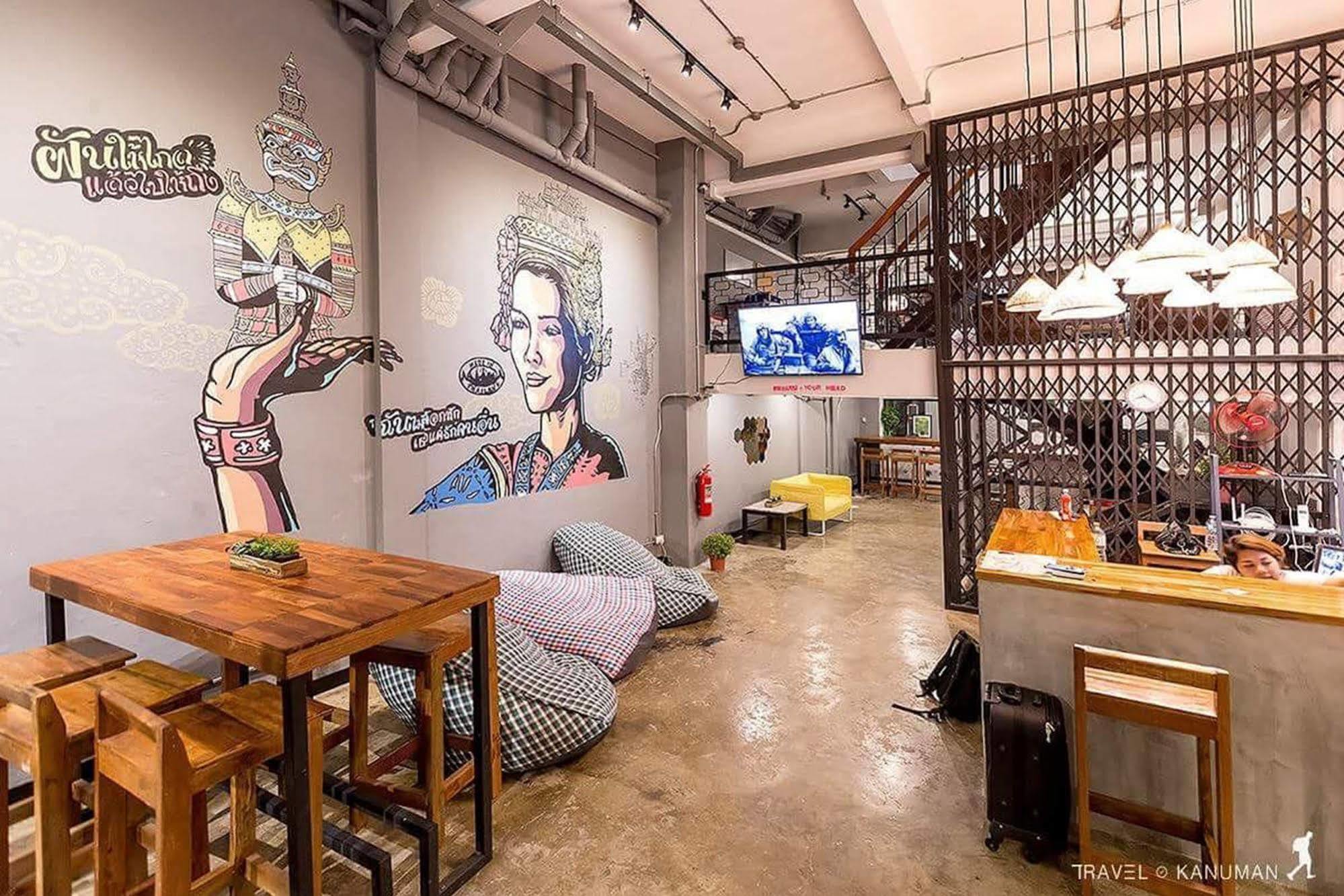 Puck Hostel Bangkok Exterior foto