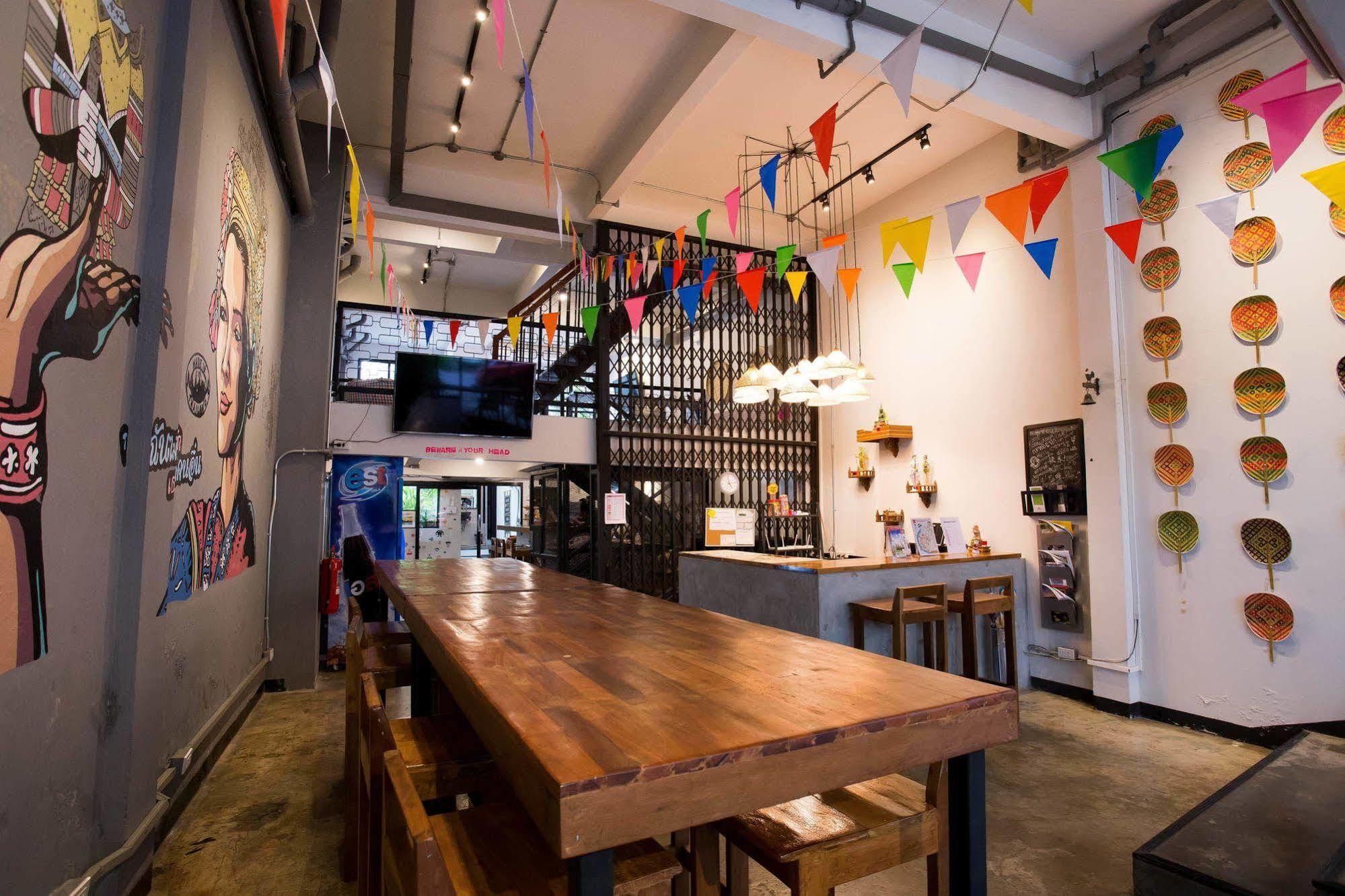Puck Hostel Bangkok Exterior foto