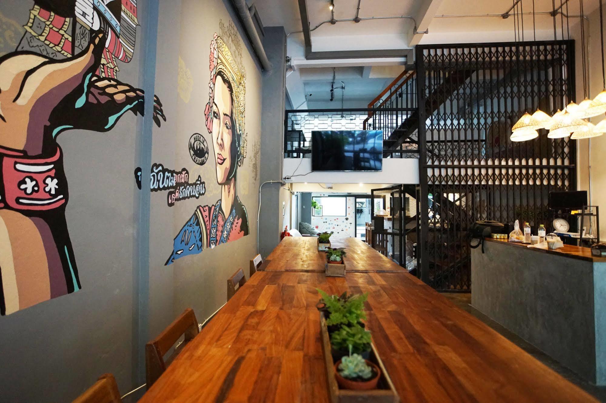 Puck Hostel Bangkok Exterior foto