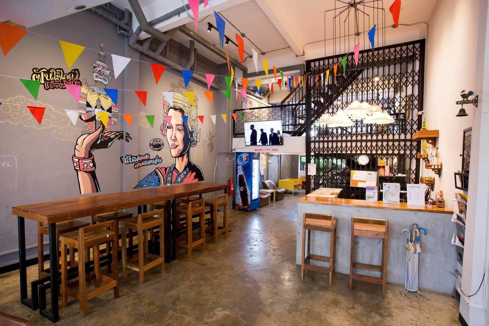 Puck Hostel Bangkok Exterior foto