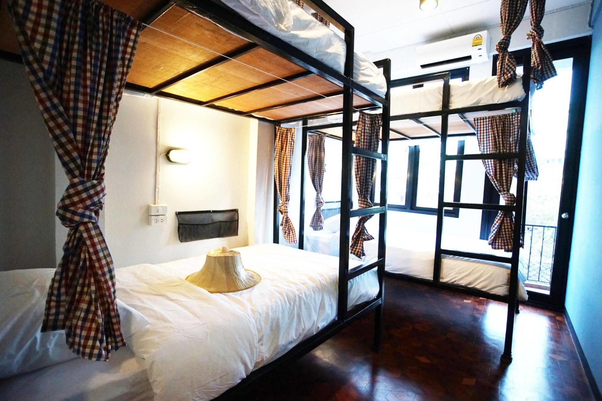 Puck Hostel Bangkok Exterior foto